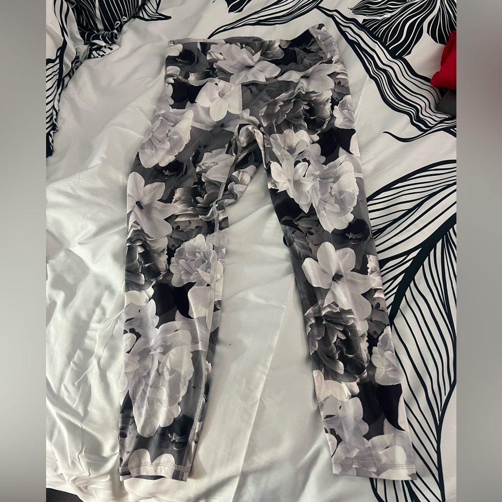 Old Navy Workout Legging - Grey, White, and Black floral pattern. Size Large